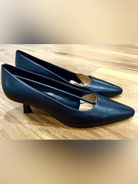 Marc Fisher LTD Kendri Black Pointed Toe Low Kitten Heel Pumps - Women’s 8